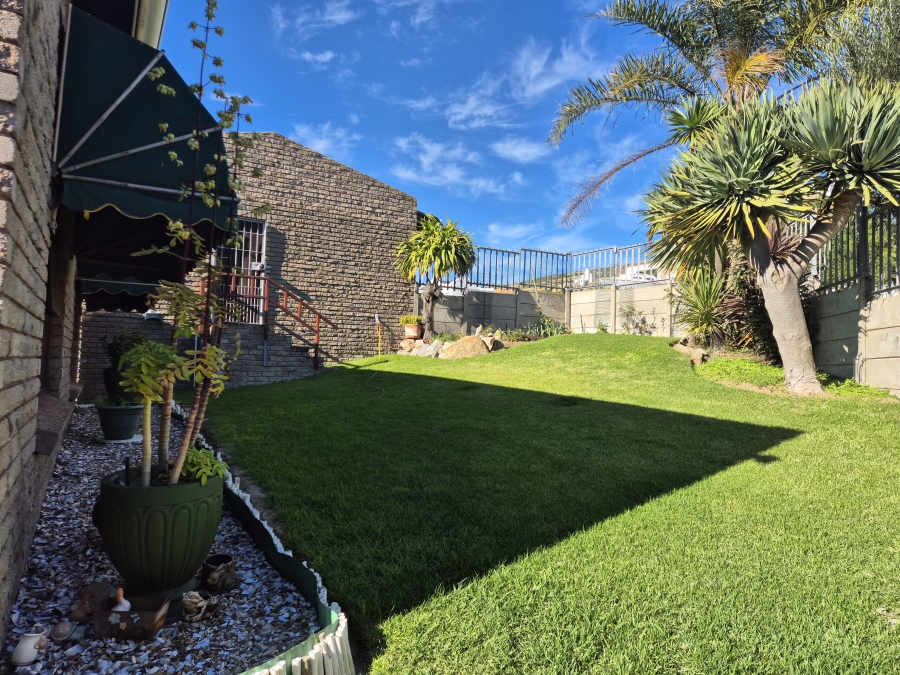 5 Bedroom Property for Sale in Kleinkoornhuis Western Cape